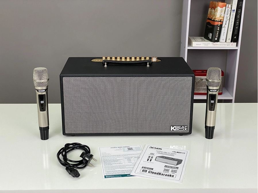 Full bộ sản phẩm loa karaoke Acnos CS450SR và các phụ kiện âm thanh đi kèm.